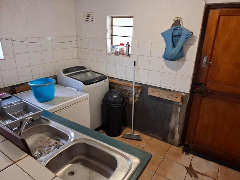 7 Bedroom Property for Sale in Riverton Western Cape